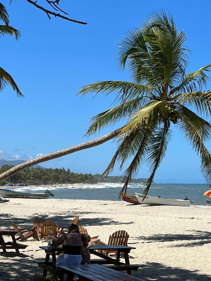 Palm Beach Hostal Guachaca Eksteriør billede